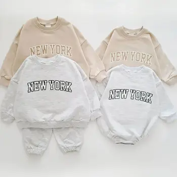 2023 Bebek Romper INS 0-12M Yenidoğan Bebek Erkek Bebek Kız Romper Sevimli New York Mektup Uzun Kollu Tulum Tulum Giyim