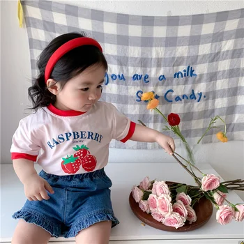 Bebek Giysileri Kız Setleri Yaz Koreli Çocuklar Kostüm Sevimli Çilek T-shirt + Dantel Nakış Kot Şort Yumuşak 2 ADET Takım Elbise
