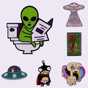 UFO Emaye Pimleri Özel Garip Alien Gazete Okumak Broş Yaka Rozetleri Sırt Çantası Karikatür Takı Hediye Arkadaşlar İçin Toptan